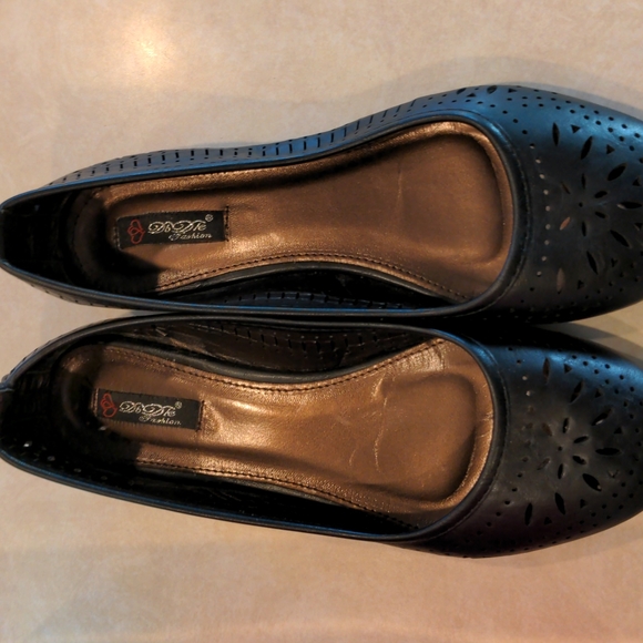 Black flats size 8.5m - Picture 2 of 4